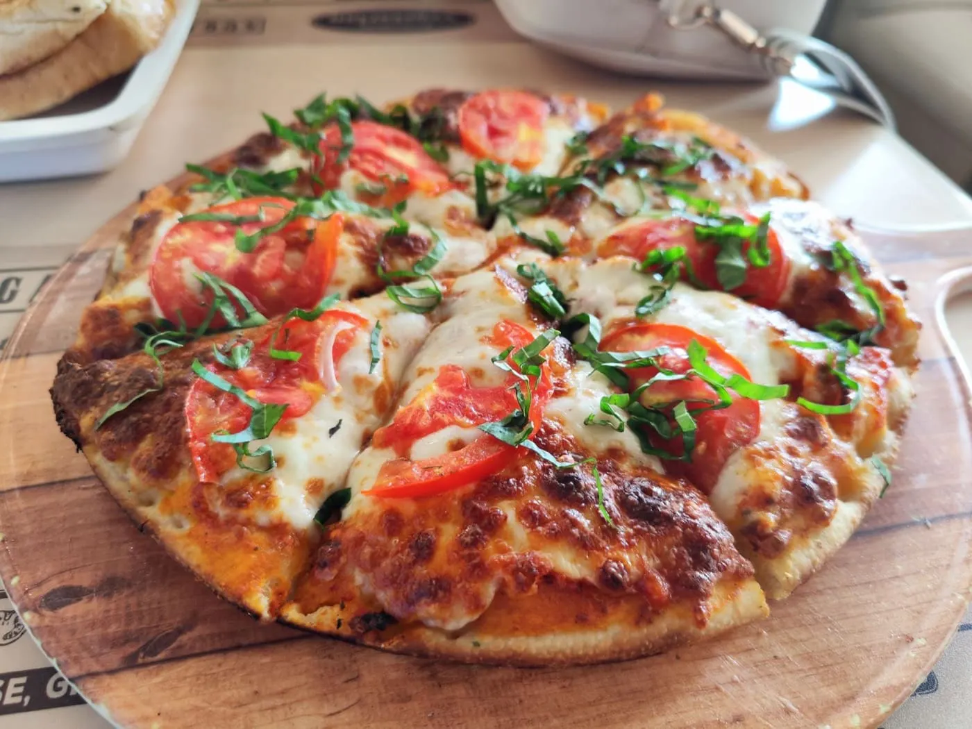 Margherita con basilico fresco